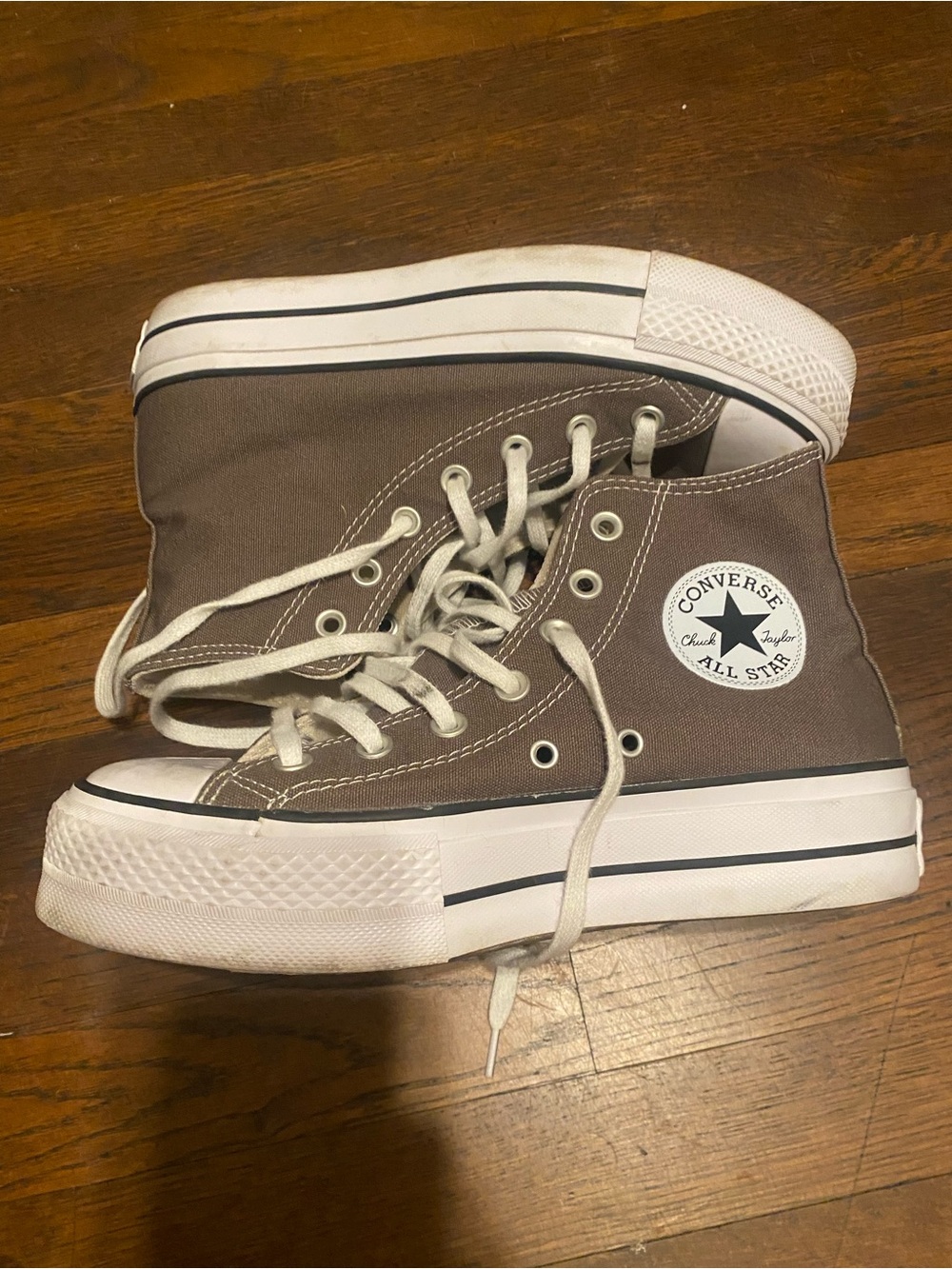 Converse High Top Sneakers in gray and White